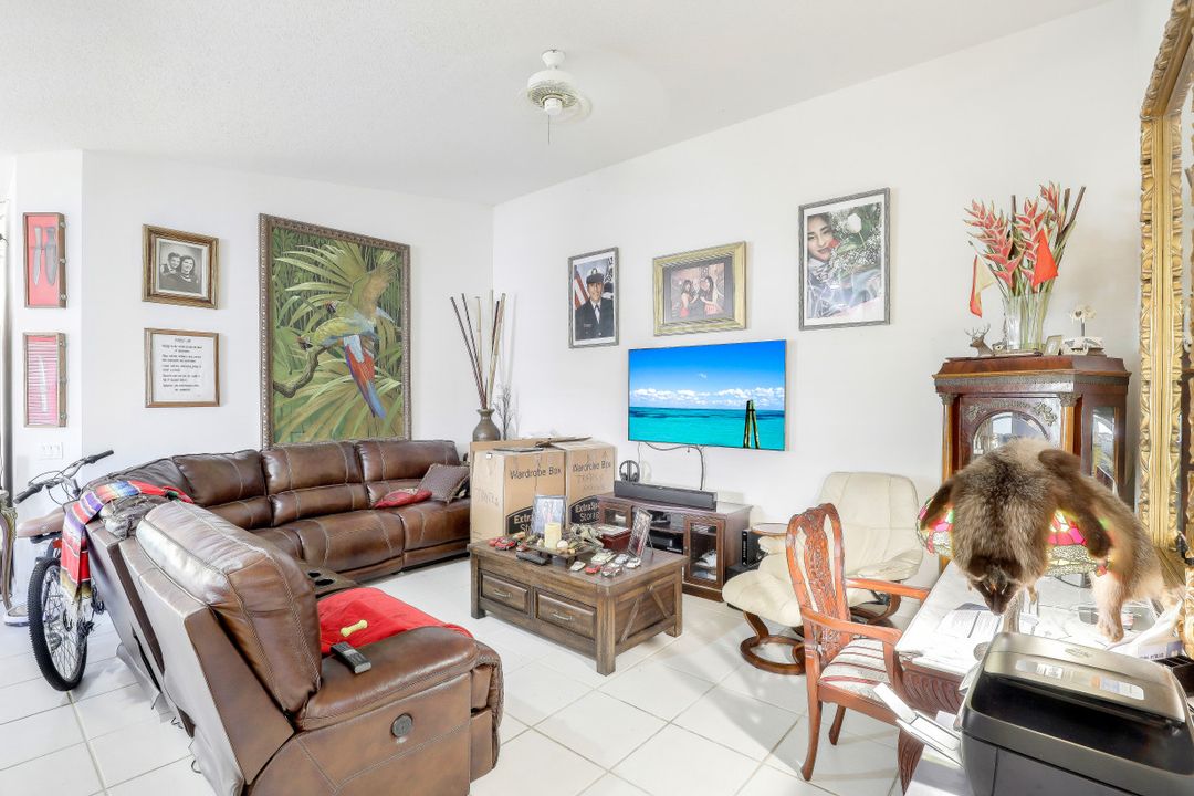 4280 Redonda Ln, Naples, FL 34119