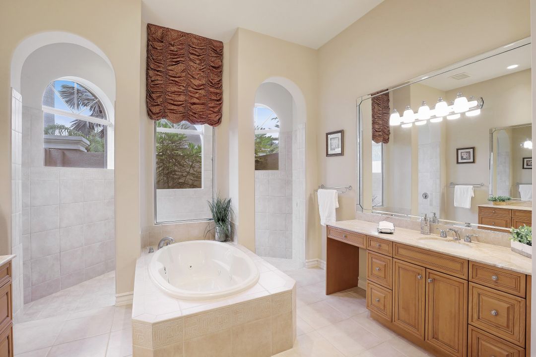 10590 Glen Lakes Dr, Bonita Springs, FL 34135