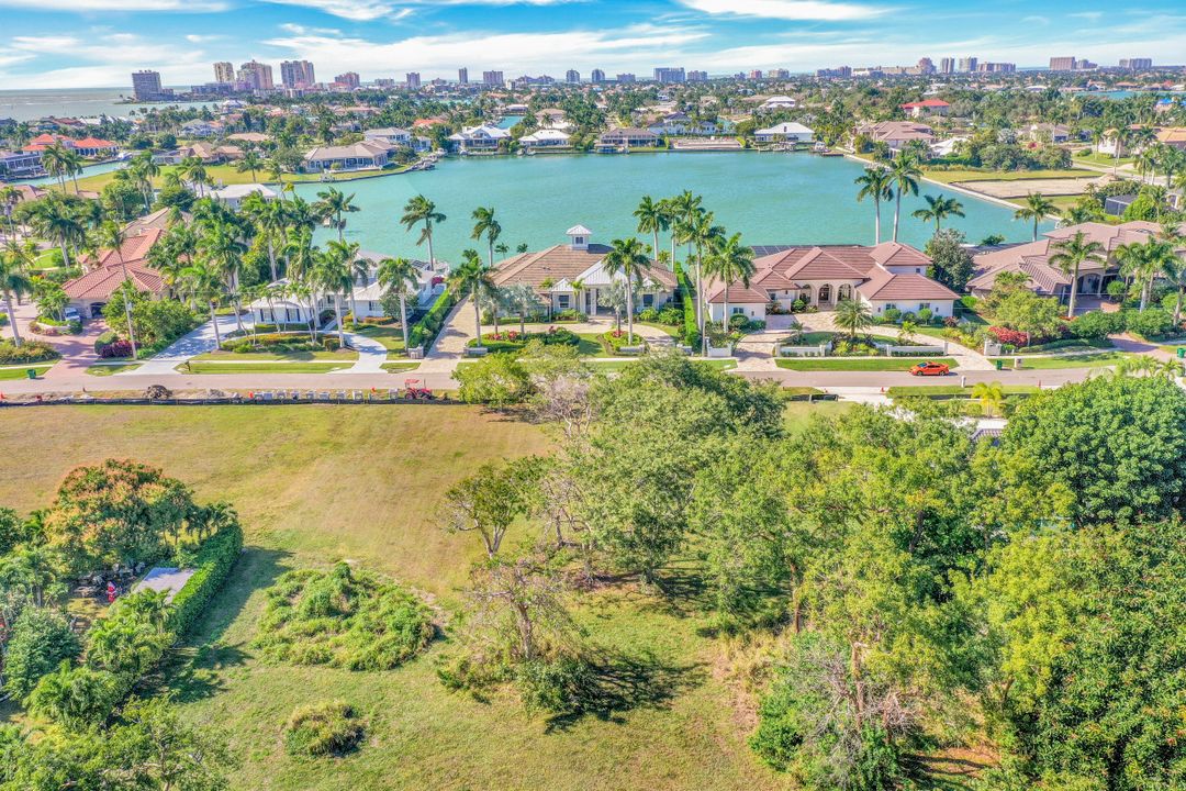 881 Inlet Dr, Marco Island, FL 34145