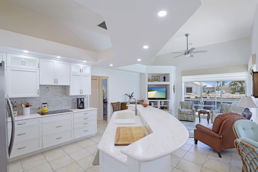 371 Capistrano Ct, Marco Island, FL 34145