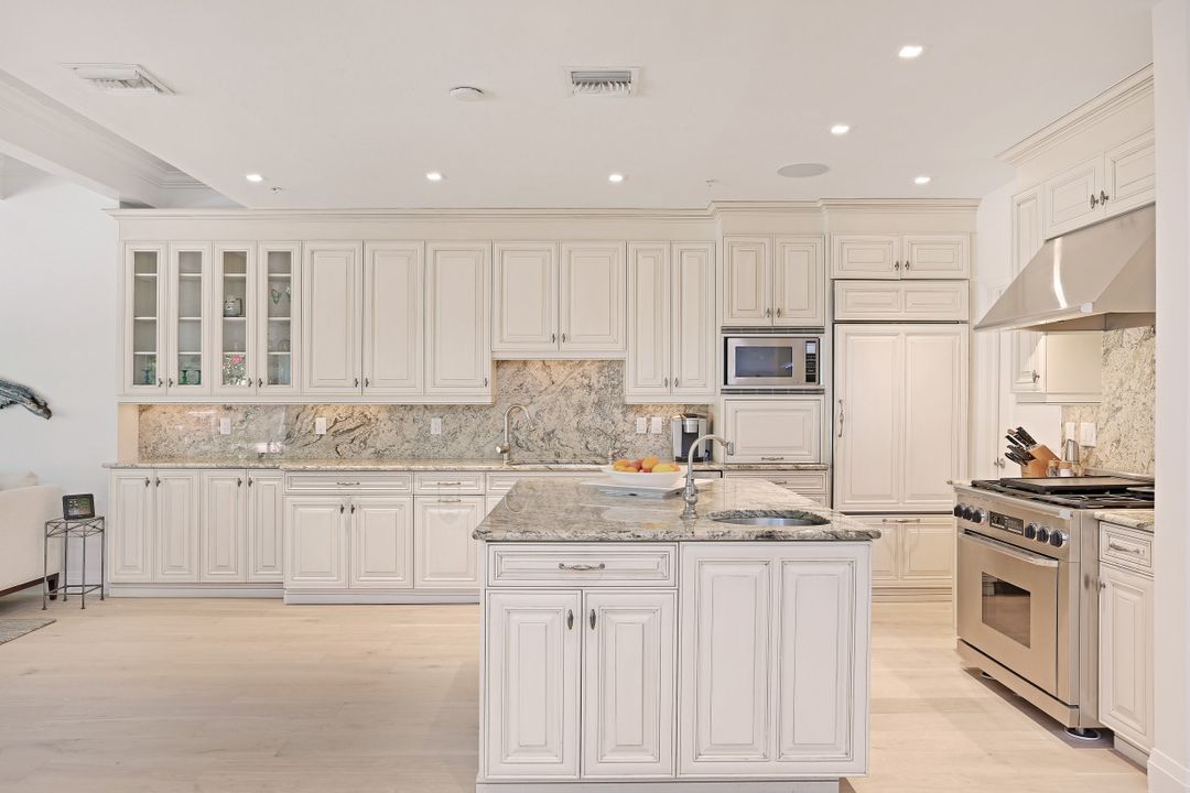 3725 Rachel Ln, Naples, FL 34103