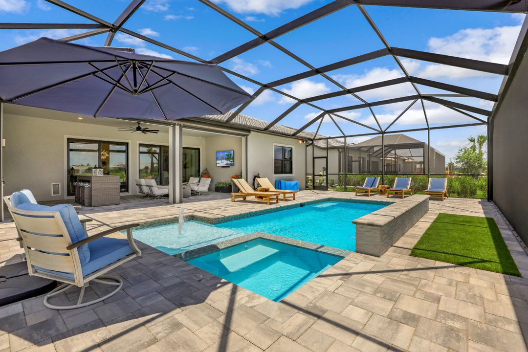 9610 Everglades Dr, Naples, FL 34120