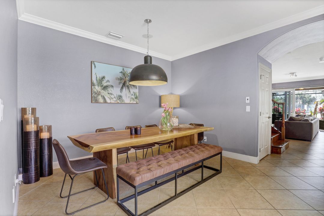 7632 Martino Cir, Naples, FL 34112