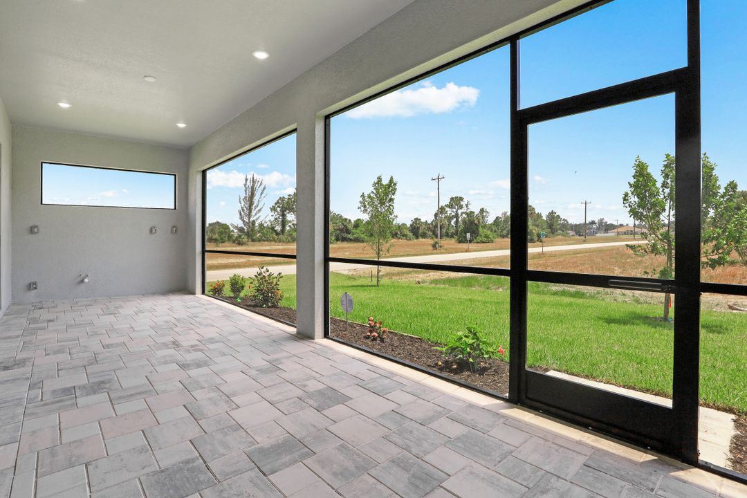 3400 W Gator Cir, Cape Coral, FL 33909