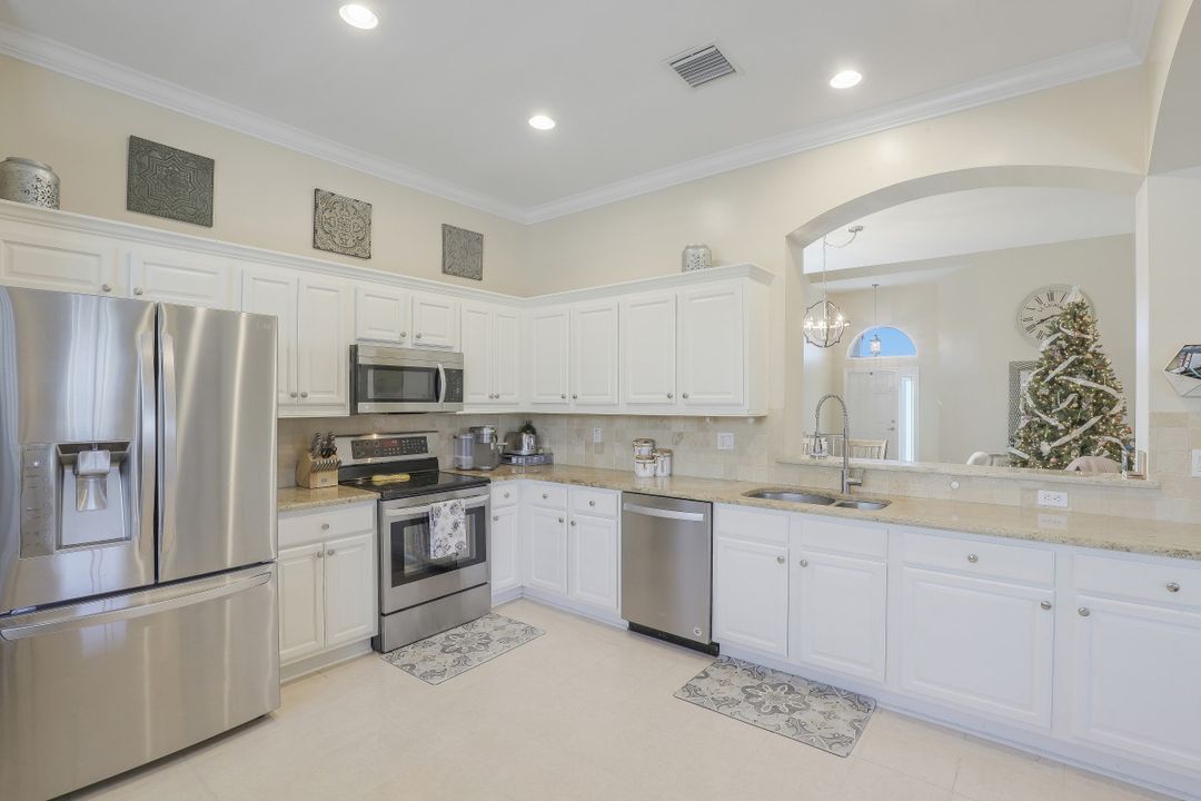 11588 Aron Ct, Estero, FL 33928