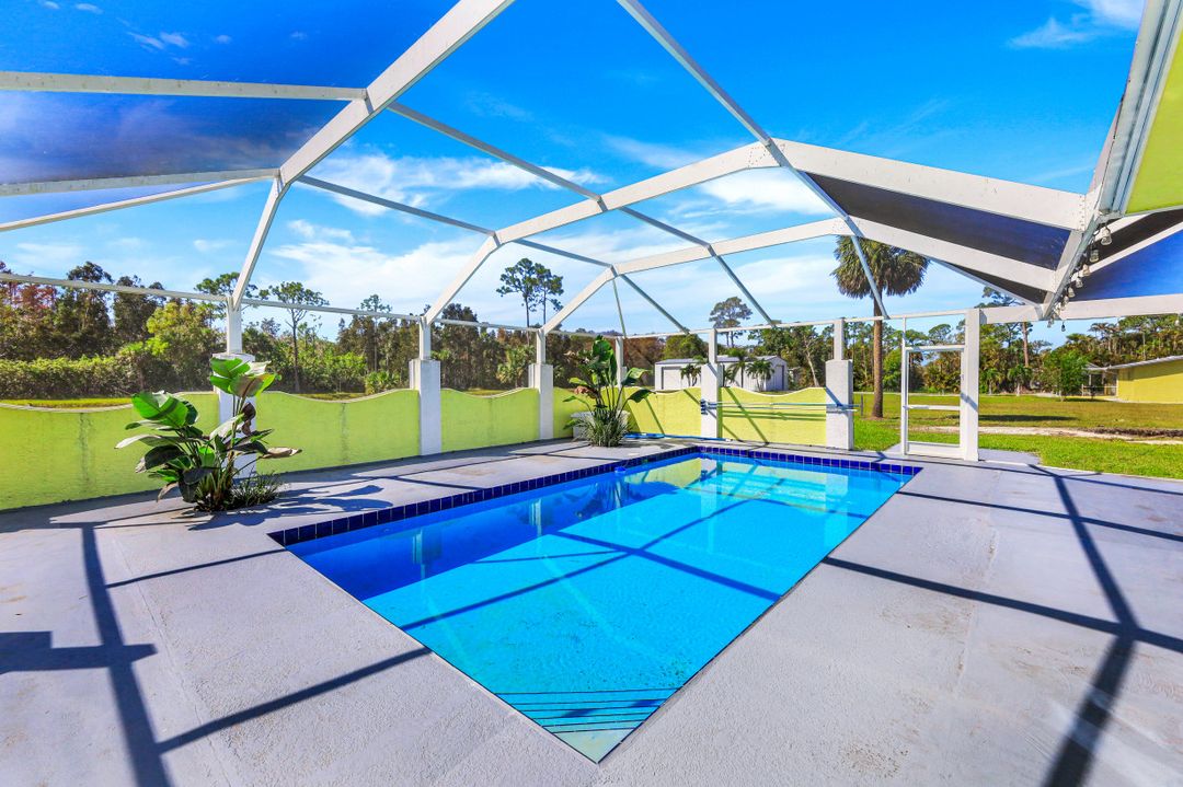 5322 Myrtle Ln, Naples, FL 34113