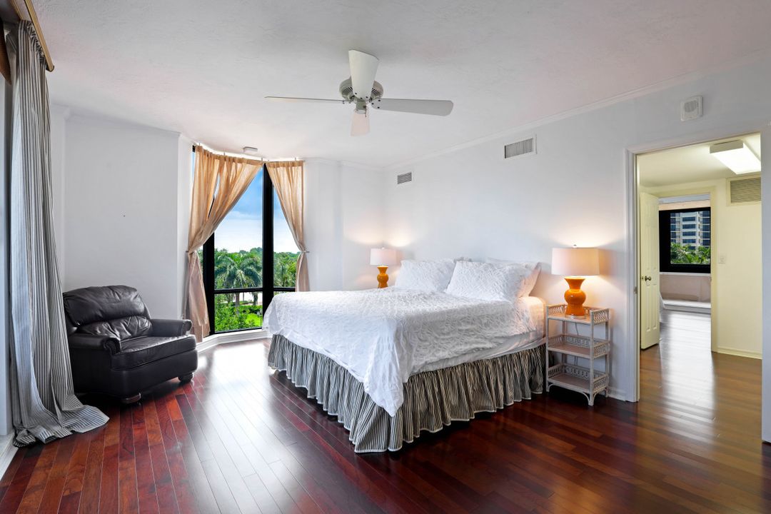 6075 Pelican Bay Blvd #406, Naples, FL 34108