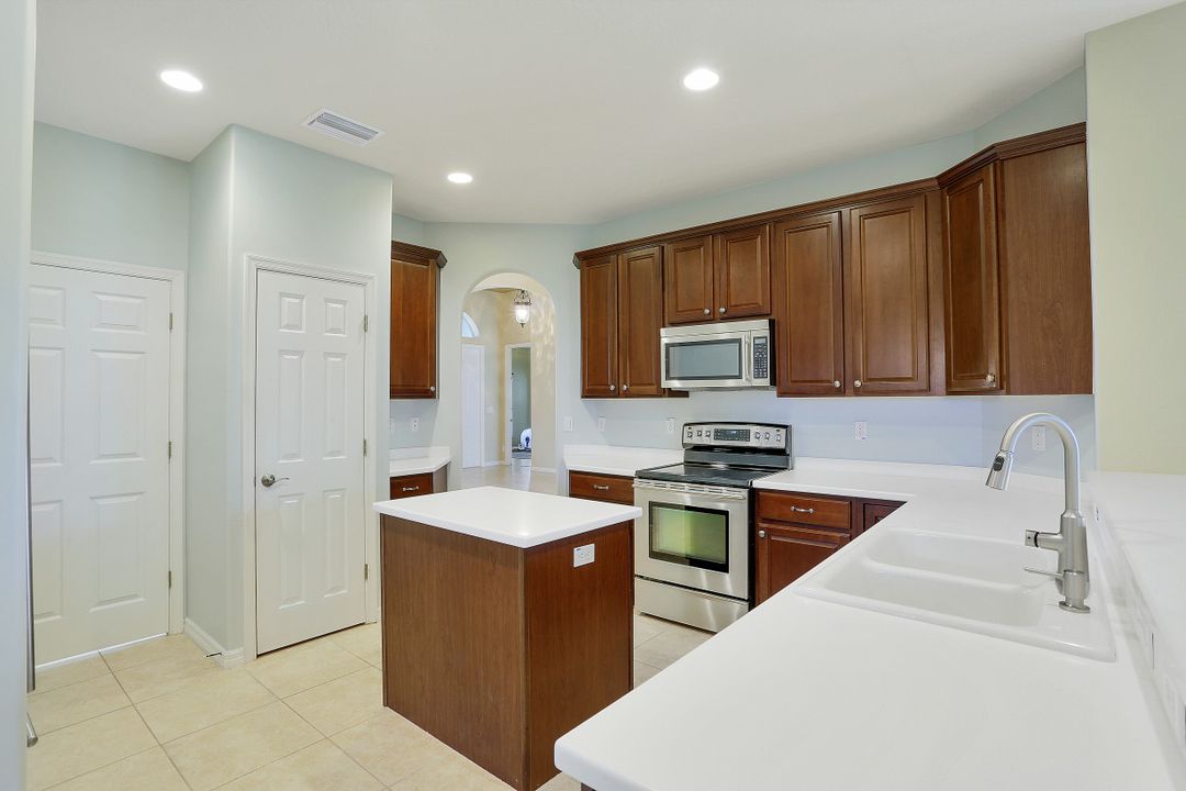 3967 Ruxton Rd, Naples, FL 34116