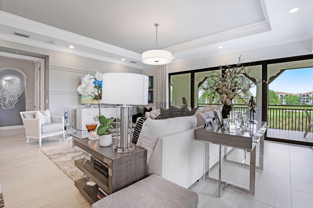 16379 Viansa Way #102, Naples, FL 34110