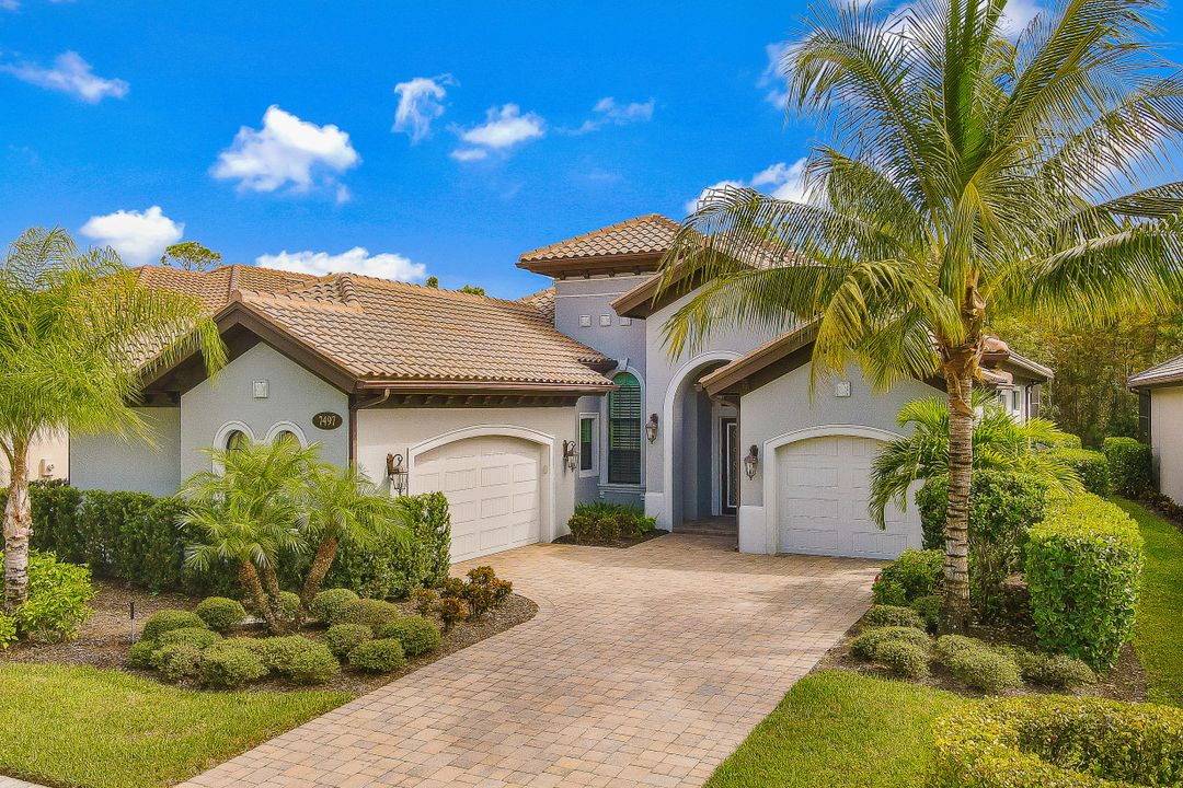 7497 Lantana Cir, Naples, FL 34119