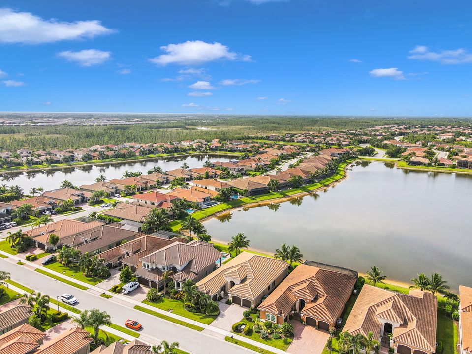 2915 Cinnamon Bay Cir, Naples, FL 34119