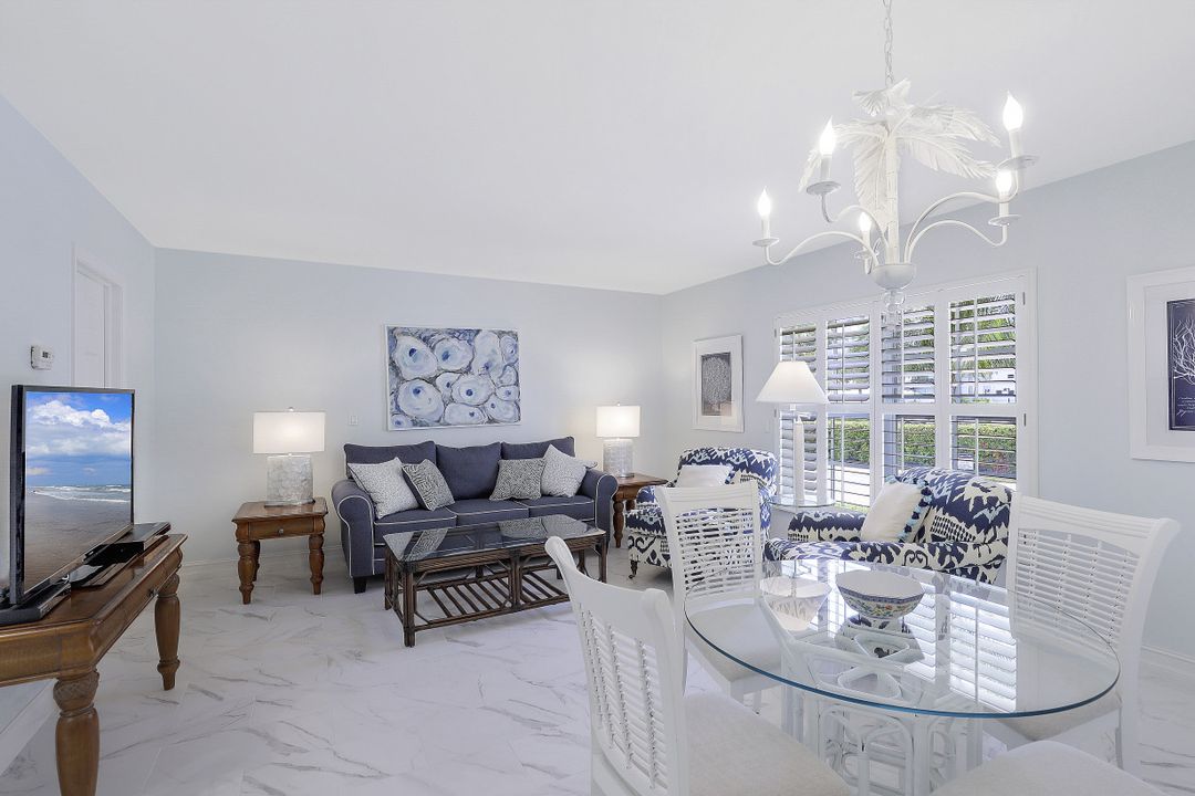 1900 Gulf Shore Blvd N #201, Naples, FL 34102