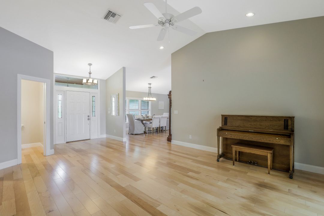 762 Hickory Rd, Naples, FL 34108