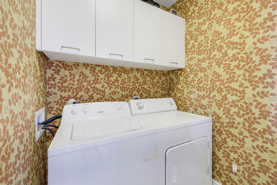 900 5th Ave S #302, Naples, FL 34102