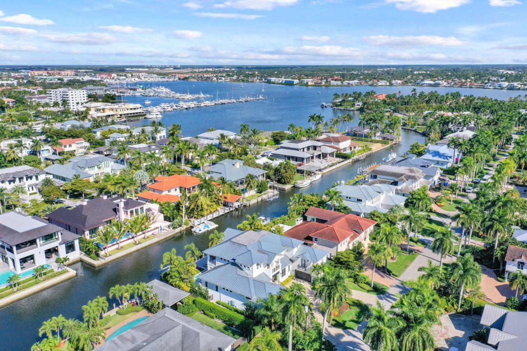 631 17th Ave S, Naples, FL 34102