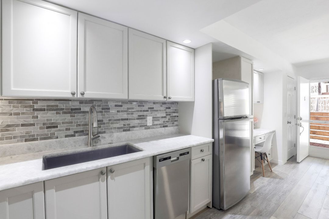 780 10th Ave S #6, Naples, FL 34102