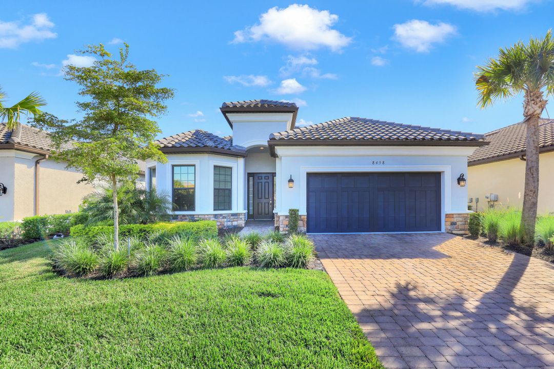 8458 Sevilla Ct, Naples, FL 34114