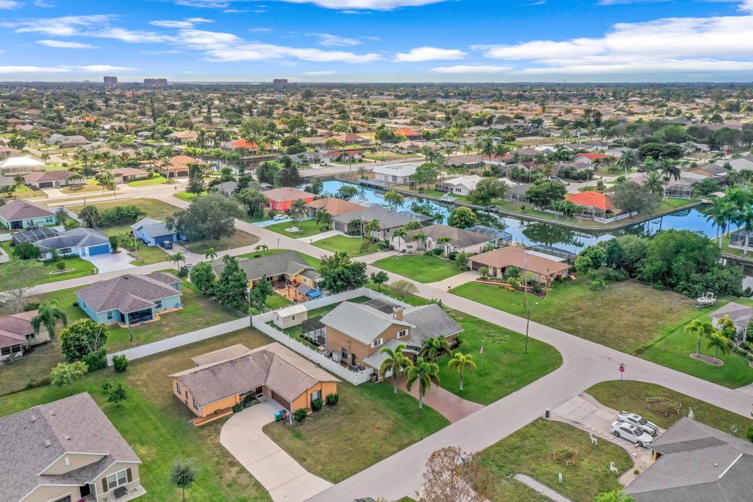 423 SW 39th St, Cape Coral, FL 33914