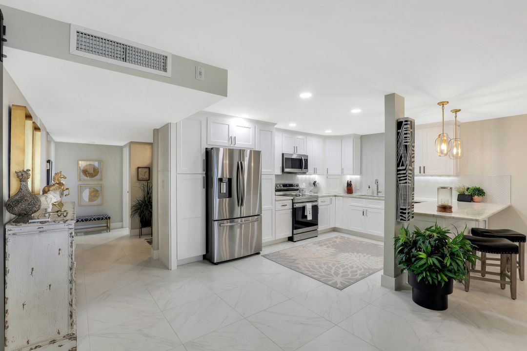3333 Gulf Shore Blvd N #103, Naples, FL 34103