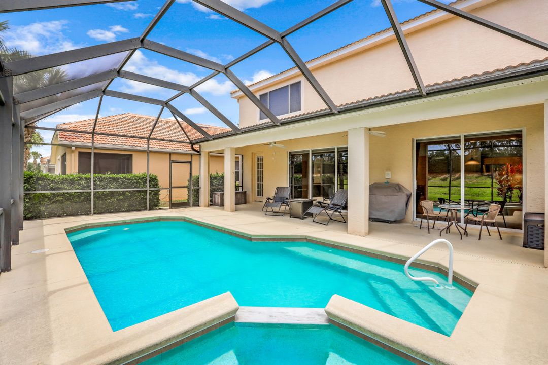 2039 Sagebrush Cir, Naples, FL 34120