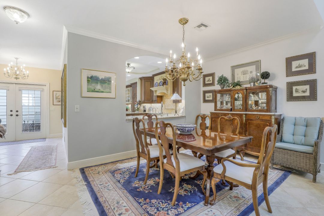 581 Gulf Park Dr, Naples, FL 34108