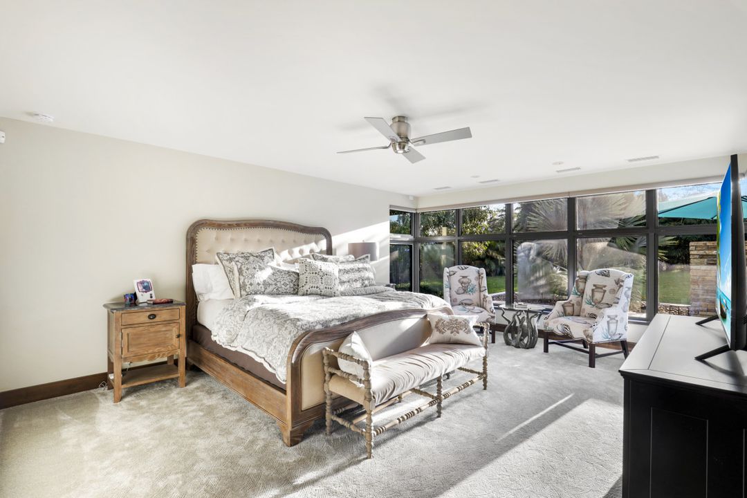 615 Carica Rd, Naples, FL 34108