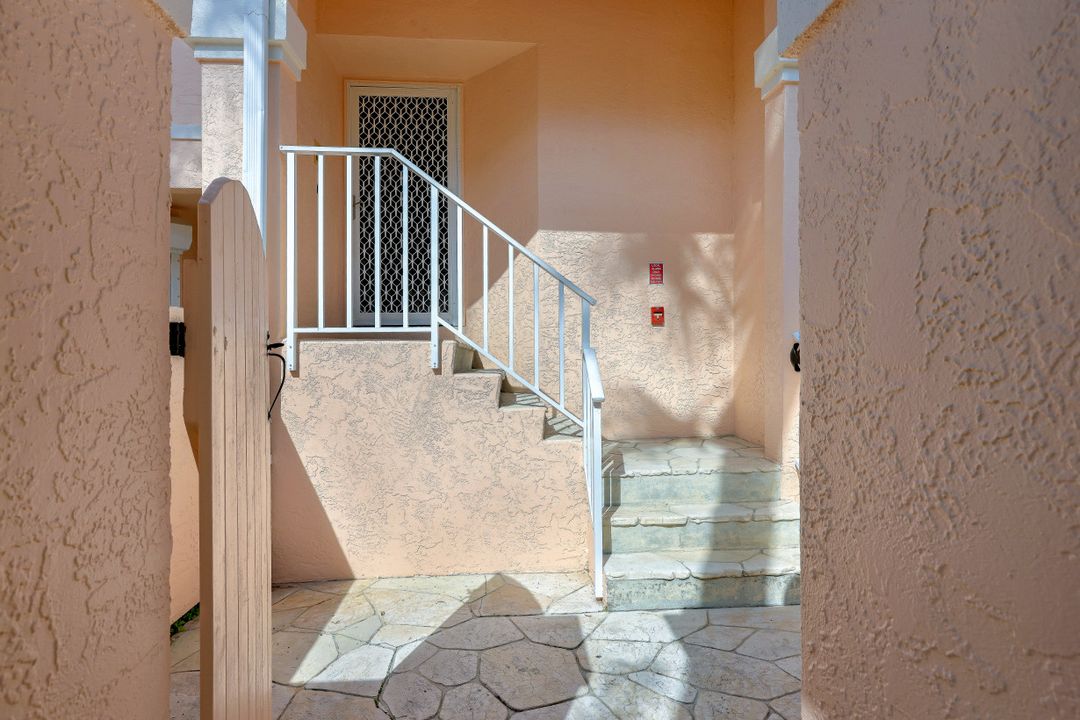 368 Woodshire Ln #B10, Naples, FL 34105