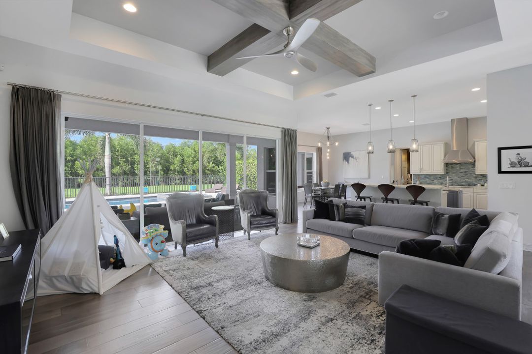 5931 Spanish Oaks Ln, Naples, FL 34119