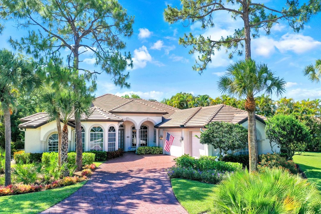 2229 Goshawk Ct, Naples, FL 34105