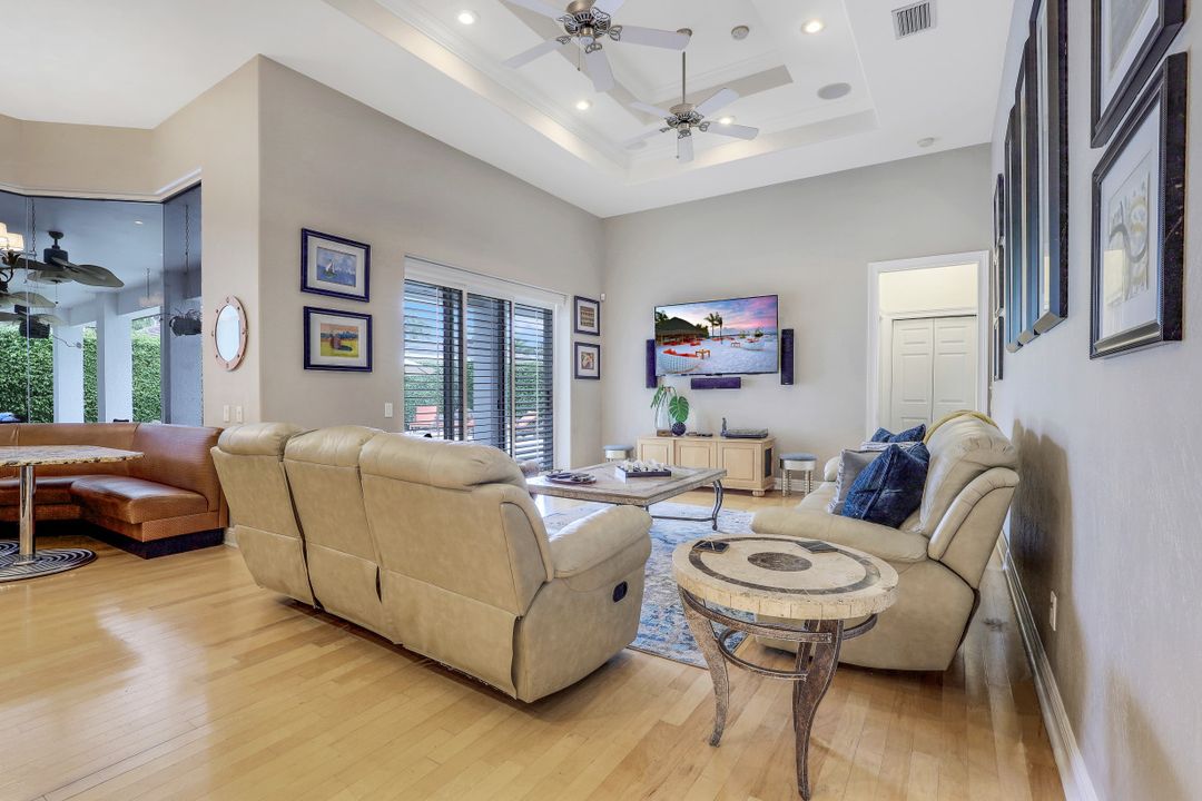 9925 Clear Lake Cir, Naples, FL 34109