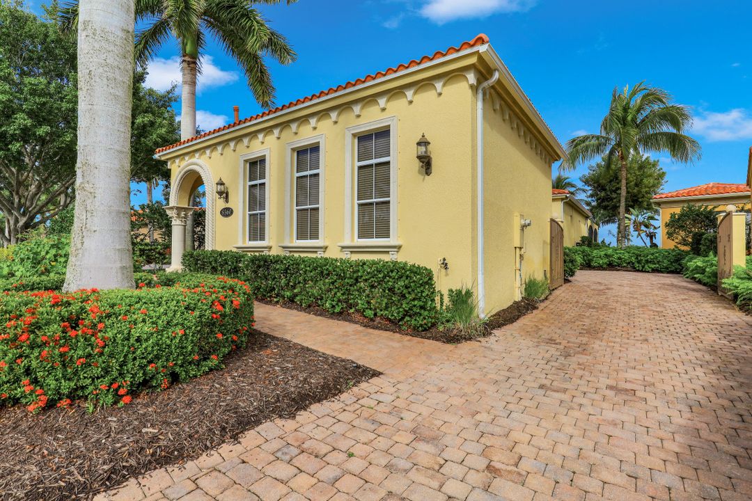 8560 Bellagio Dr, Naples, FL 34114