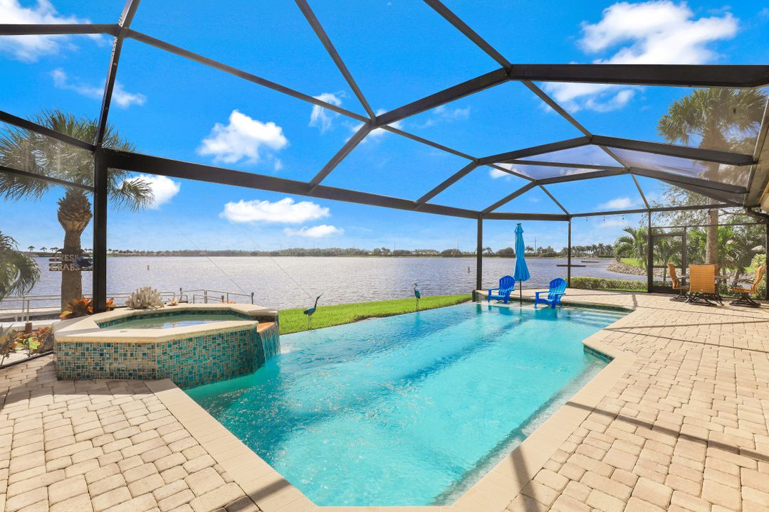 8826 Spinner Cove Ln, Naples, FL 34120