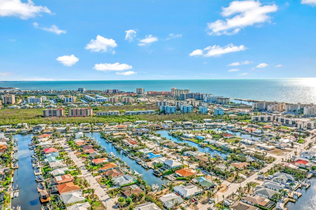 9 Sunview Blvd, Fort Myers Beach, FL 33931