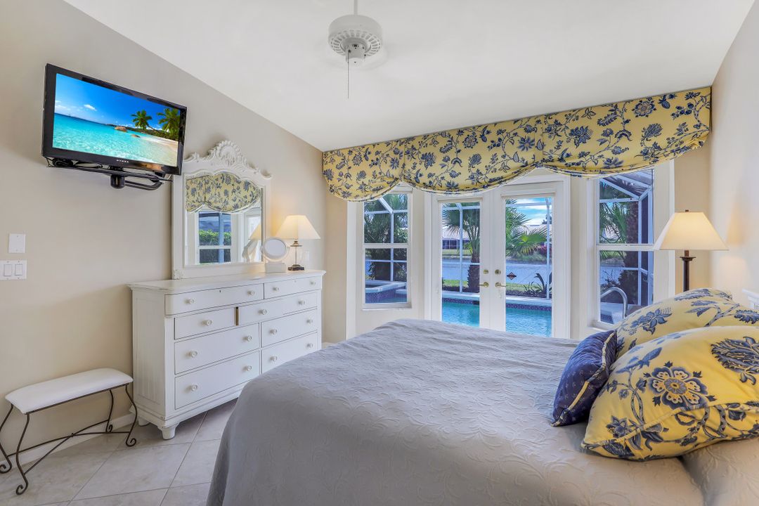 554 Captn Kate Ct, Naples, FL 34110