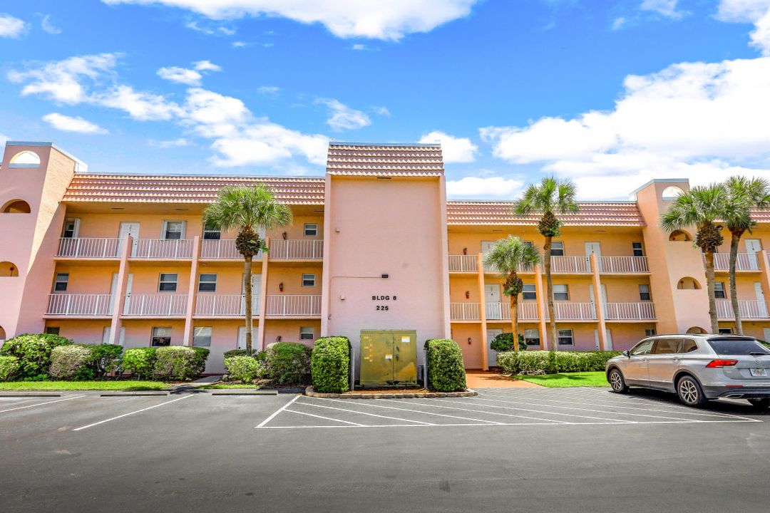 225 Turtle Lake Ct #304, Naples, FL 34105