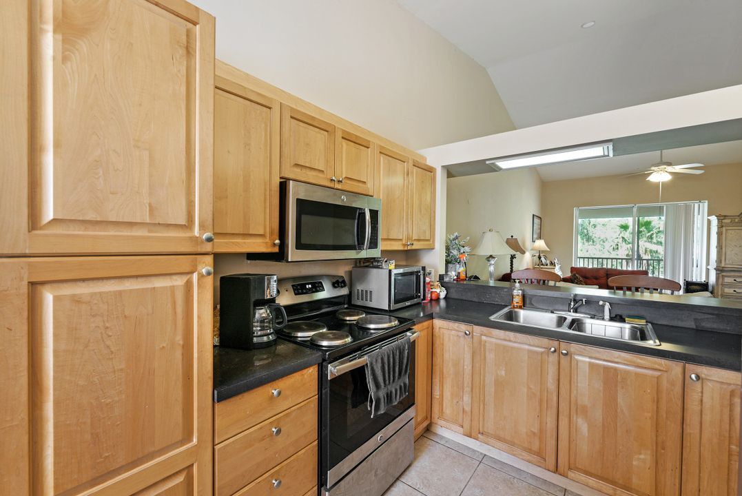 357 Robin Hood Cir #202, Naples, FL 34104