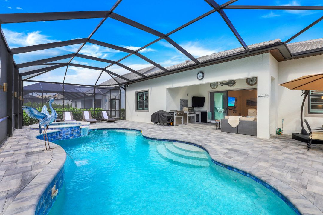 9483 Greyhawk Trl, Naples, FL 34120
