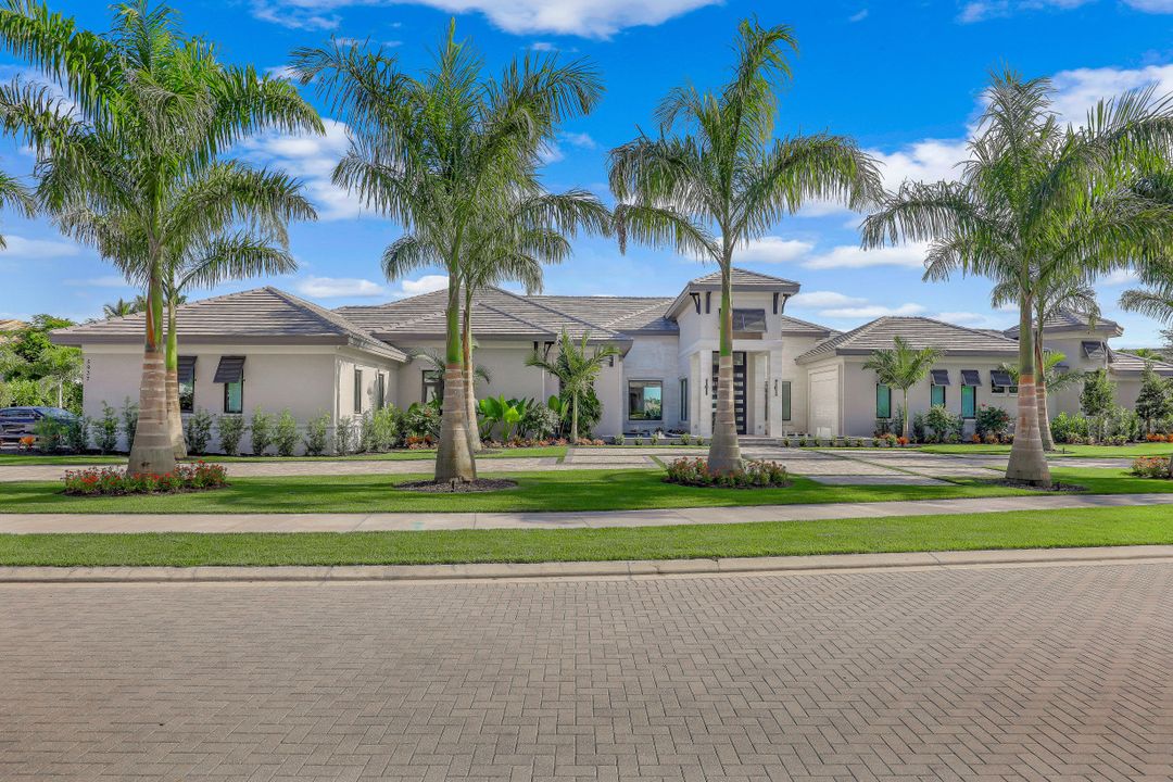 5937 Sunnyslope Dr, Naples, FL 34119