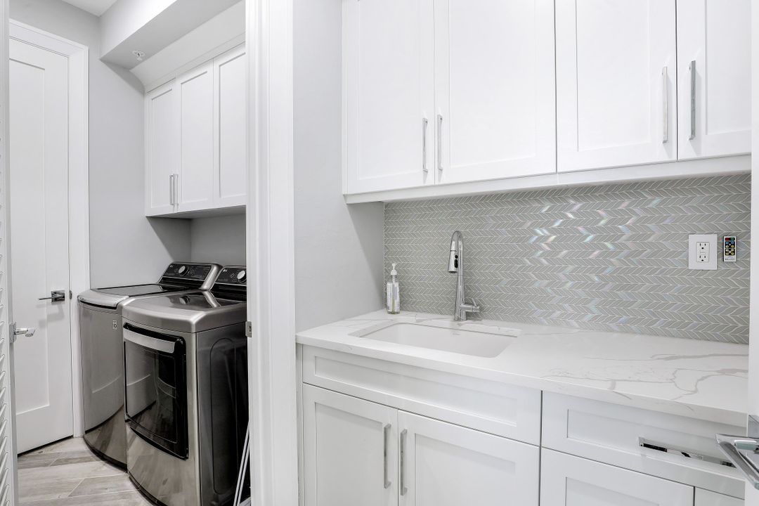 400 Flagship Dr #802, Naples, FL 34108