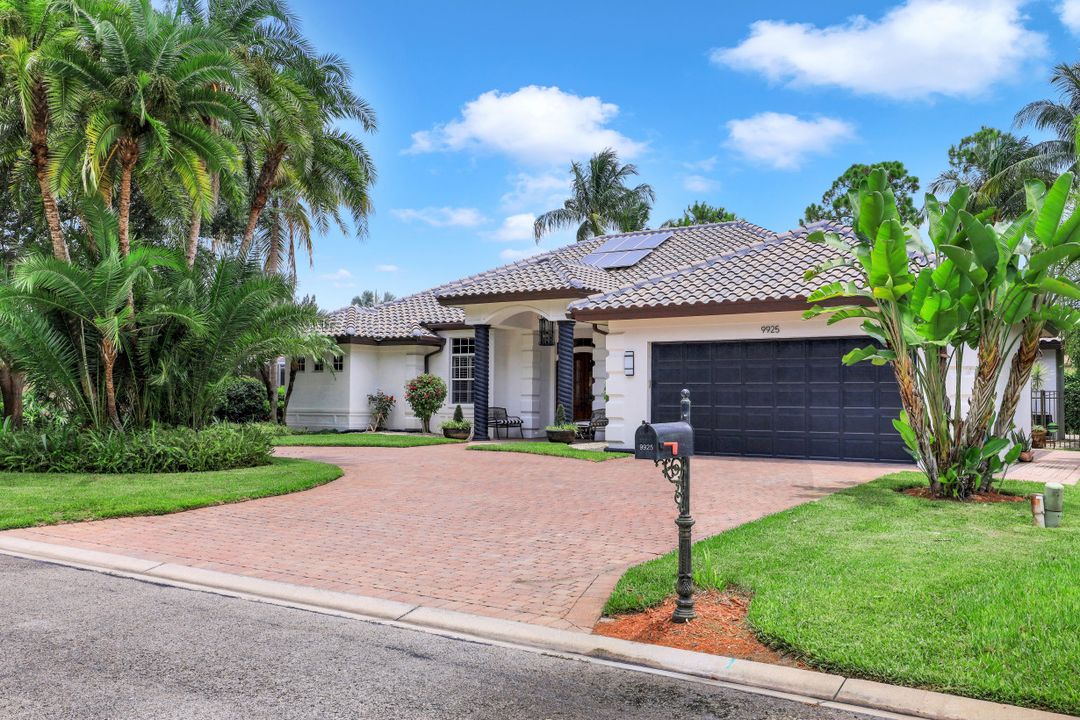 9925 Clear Lake Cir, Naples, FL 34109