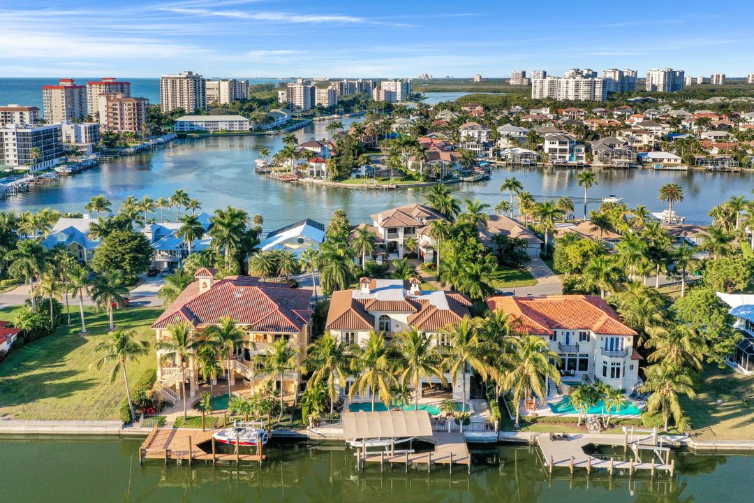 172 Seabreeze Ave, Naples, FL 34108