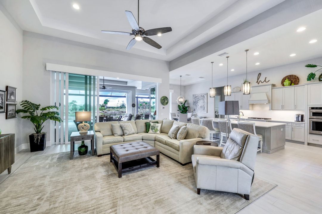 6231 Megans Bay Dr, Naples, FL 34112