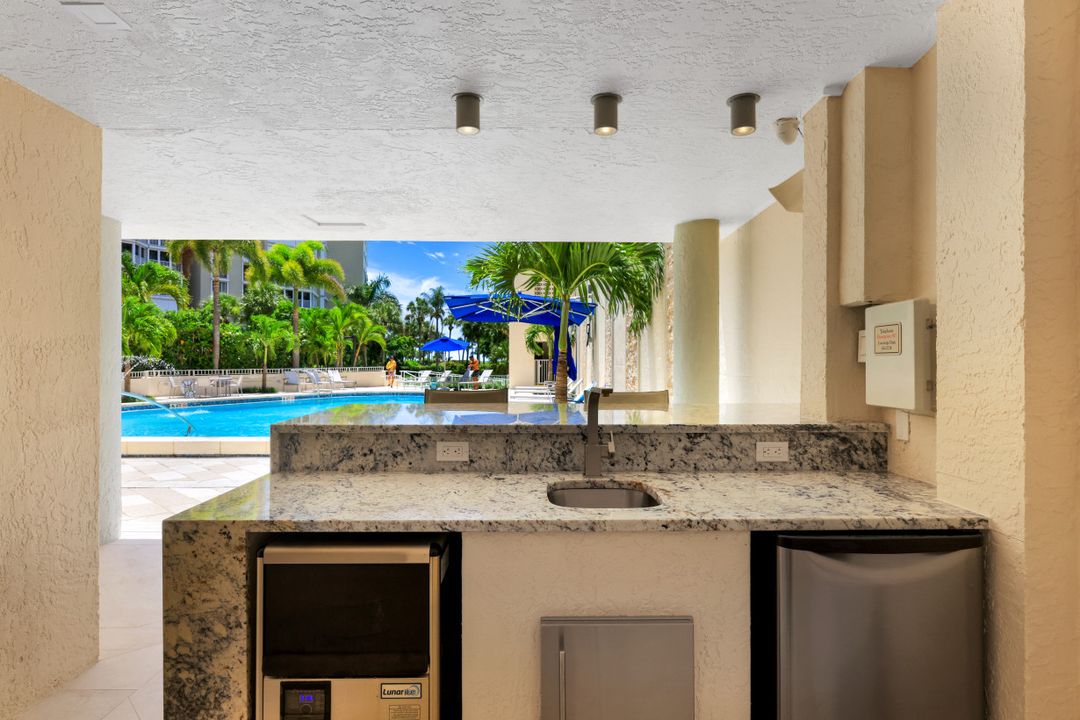 4451 Gulf Shore Blvd N #302, Naples, FL 34103