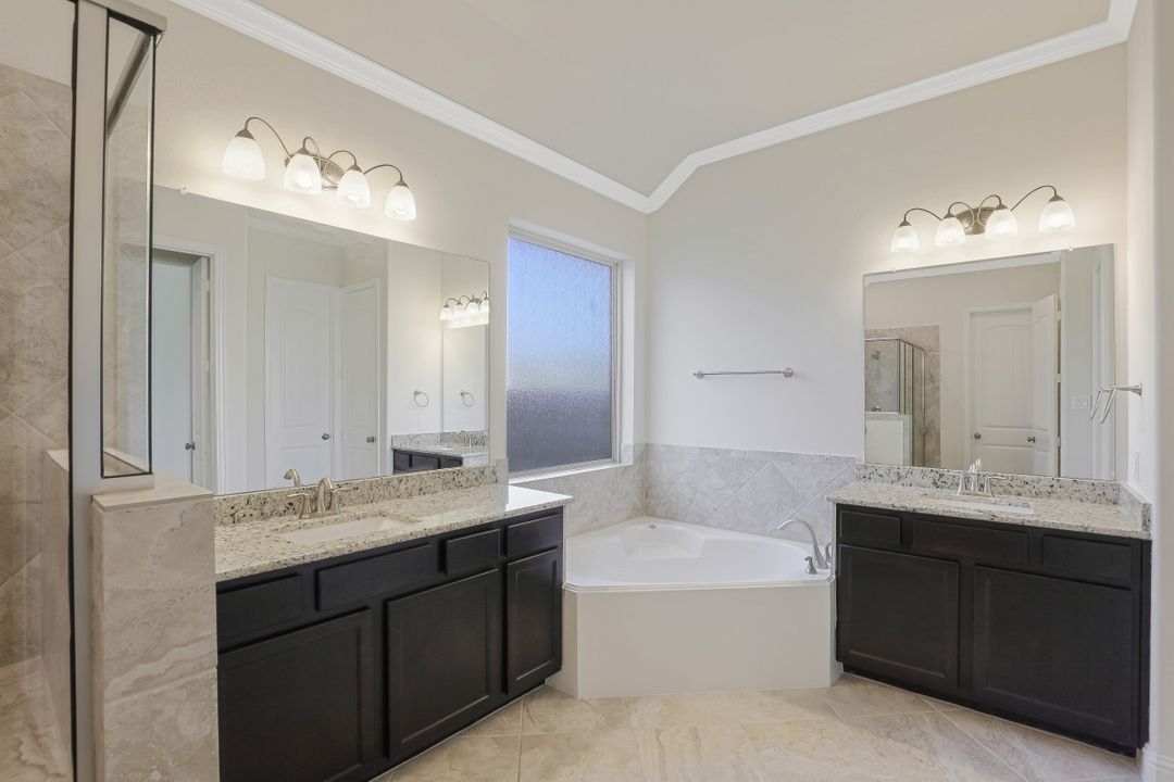 409 Westwood Dr, League City, TX 77573