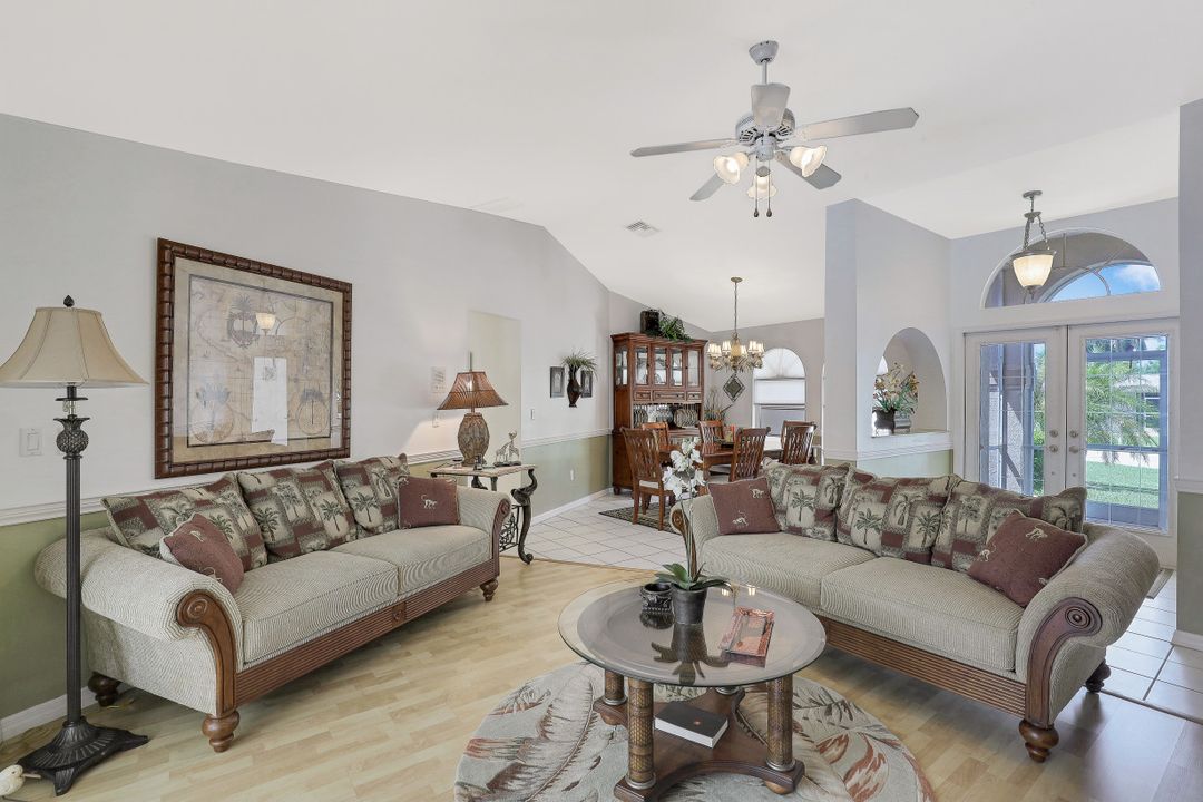 5215 Tamiami Ct, Cape Coral, FL 33904