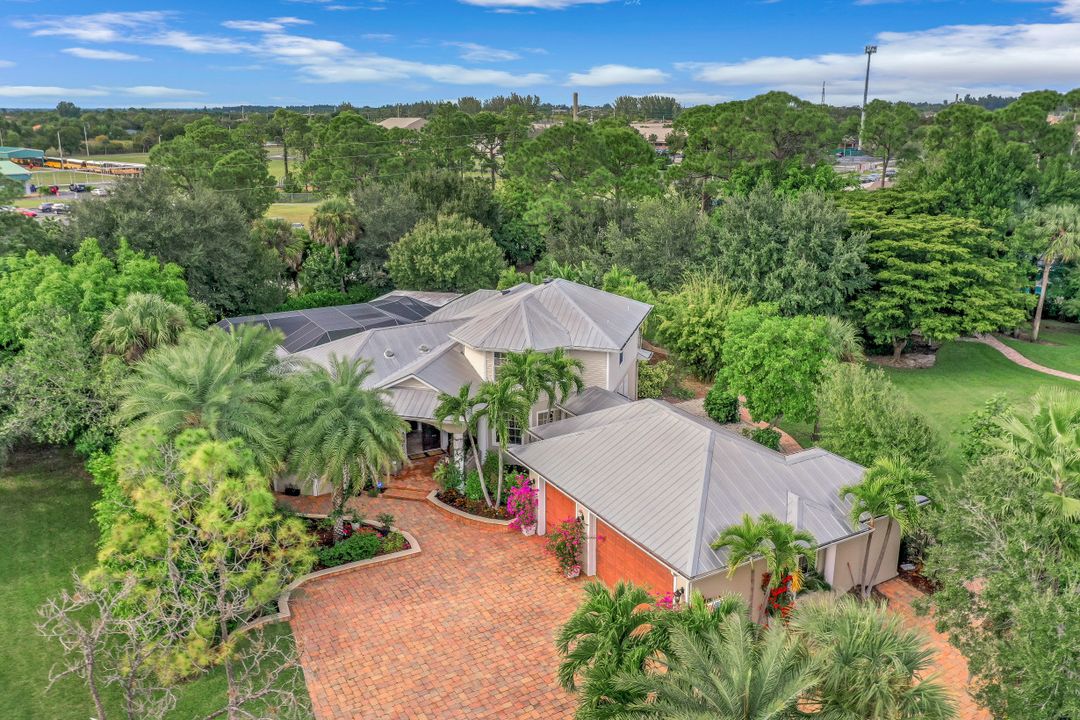 1817 Piccadilly Cir, Cape Coral, FL 33991