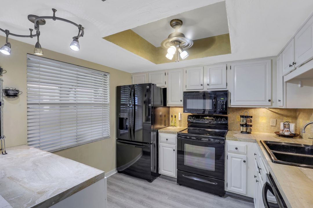 2091 Pine Isle Ln, Naples, FL 34112