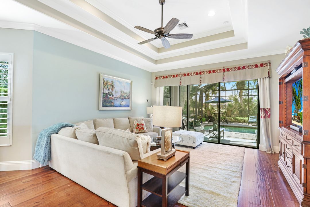 7599 Moorgate Point Way, Naples, FL 34113