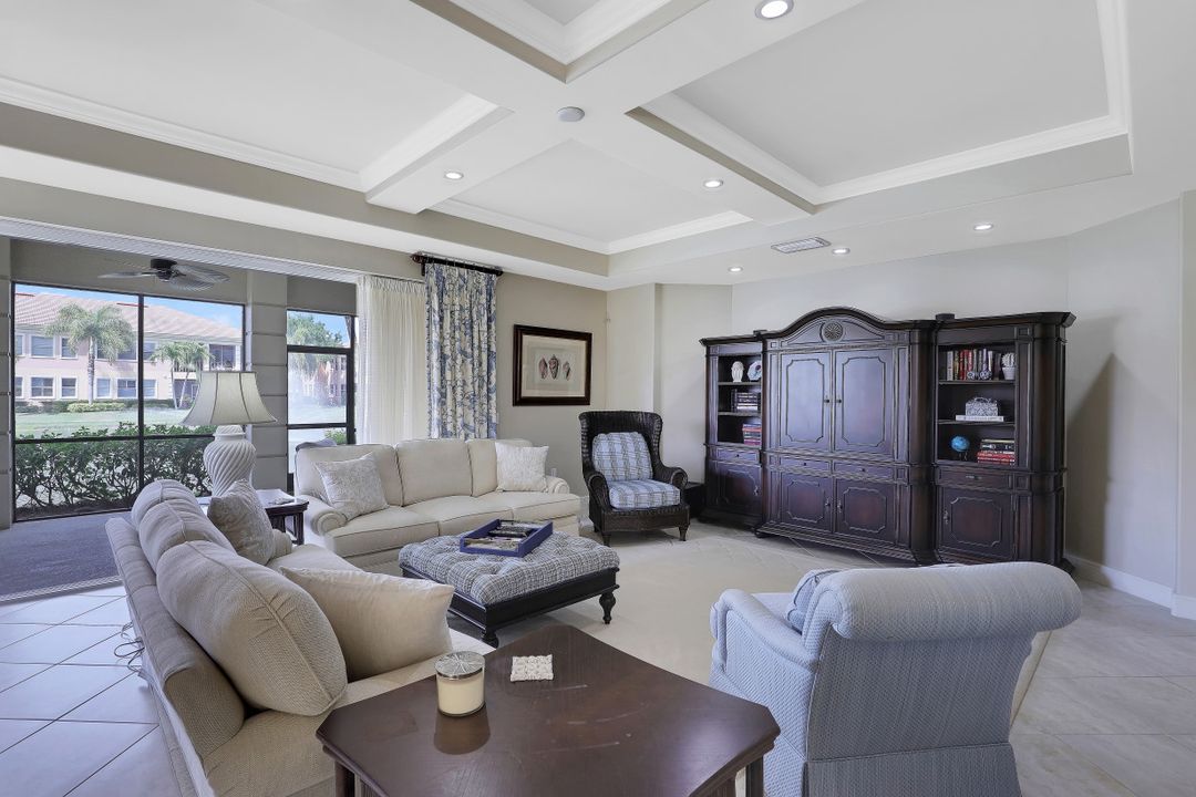 575 Avellino Isles Cir #101, Naples, FL 34119