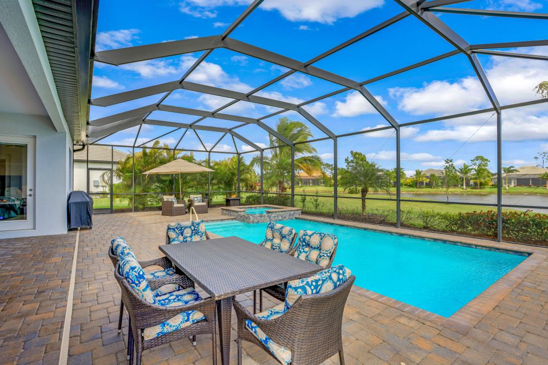 2067 Antigua Ln, Naples, FL 34120